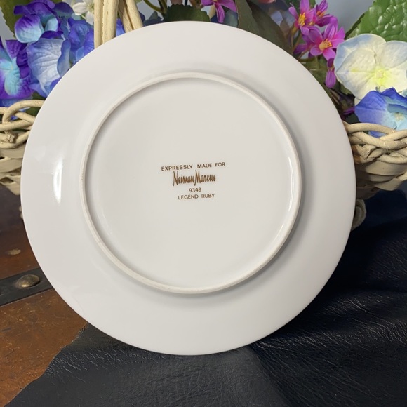 . Vintage Neiman Marcus "Legend Ruby" Plate # 9348 - Red & Gold Pattern 6.5" - Picture 4 of 6